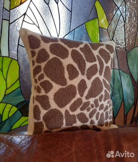 Декоративная подушка с ручной ковровой вышивкой