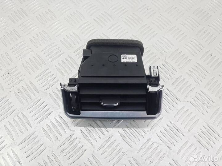 J8A2018B08 Дефлектор обдува салона Land-Rover Ran