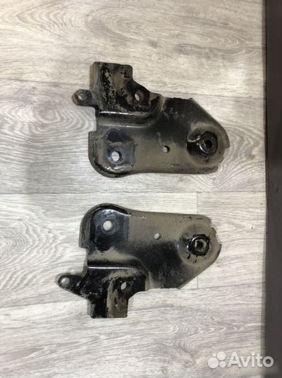 Кронштейн подрамника Nissan Terrano 3 D10