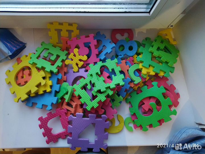 Конструктор, пазлы и книги