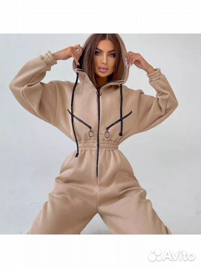 Комбинезон на весну женский новый