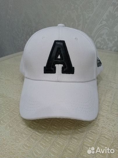 Бейсболка белая