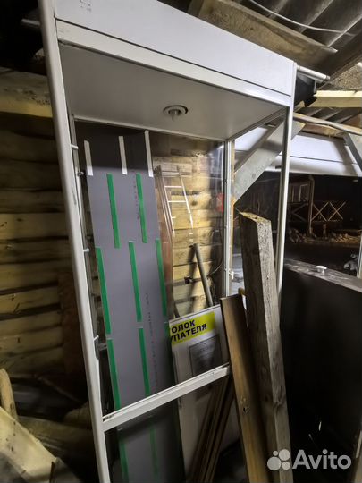 Стеклянный шкаф витрина