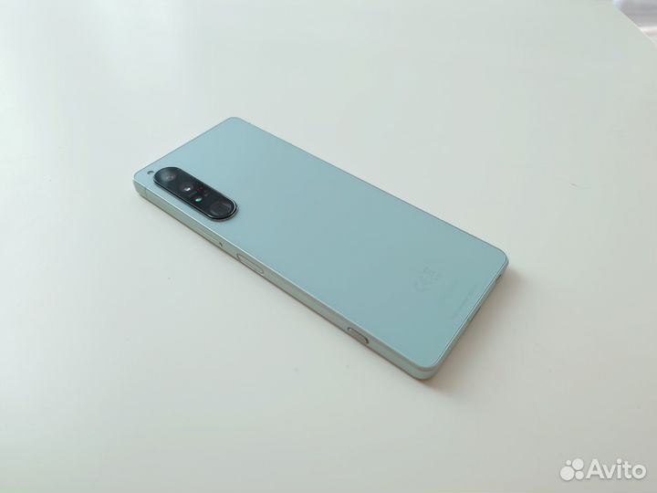 Телефон Sony Xperia 1 IV