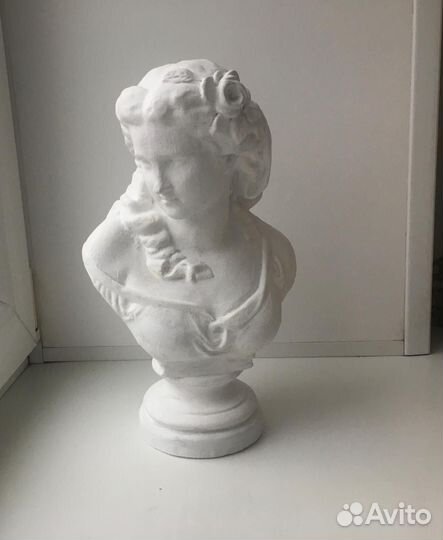 Бюст скульптура женский