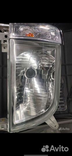 Toyota hiace фара168