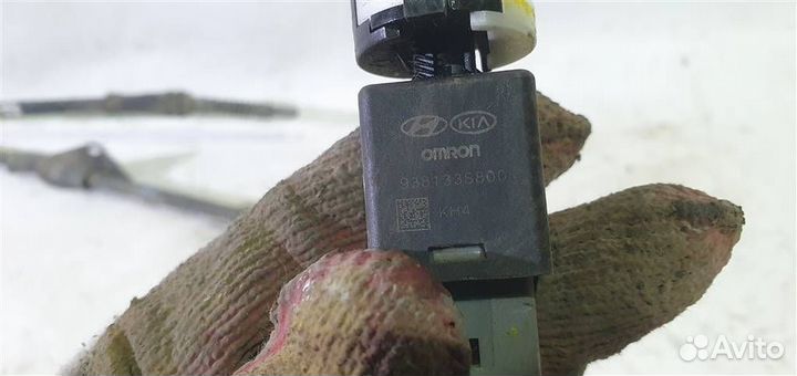 Датчик включения стопсигнала Hyundai Santa Fe (DM
