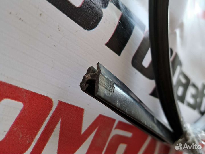 Уплотнитель кромки лобового стекла Рено Логан