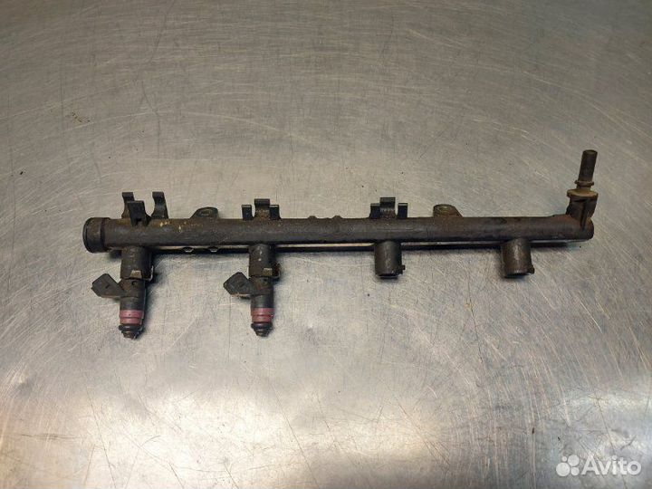 Топливная рейка рампа с форсунками Renault Megane