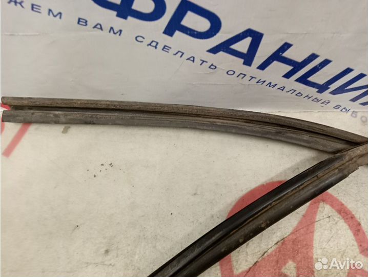 Уплотнитель стекла renault sandero 2