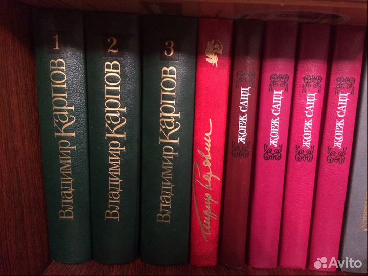 Книги разных жанров (детективы,романы,поэзия,проза