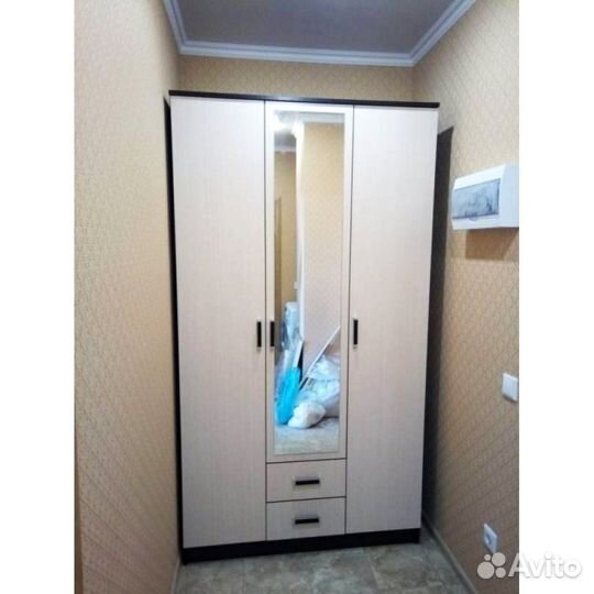 Шкаф трехстворчатый Трио 2