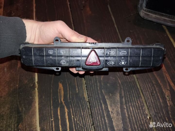 Блок кнопок в торпедо mercedes-benz Vito W639