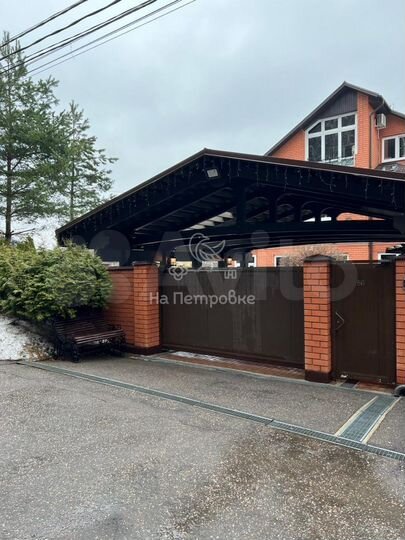 Коттедж 510 м² на участке 15,5 сот.