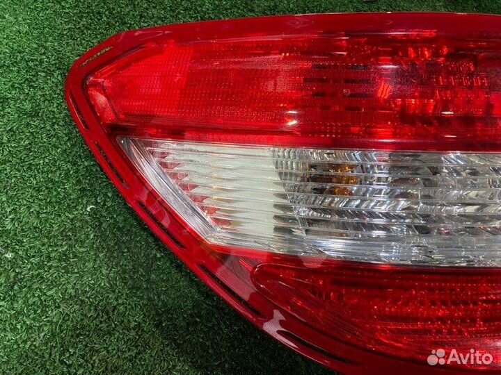 Фонарь задний левый Mercedes-Benz C-Class W204