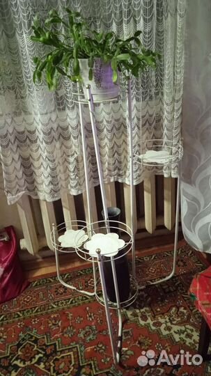 Подставка для цветов напольная металлическая