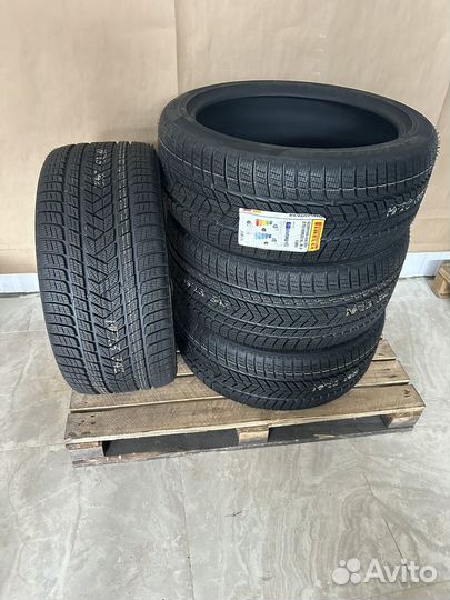 Pirelli Scorpion Winter 315/35 R22 и 275/40 R22 111V