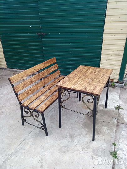Лавочка со столиком