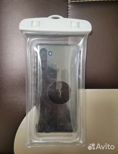 Водонепроницаемый чехол для телефона на пляж