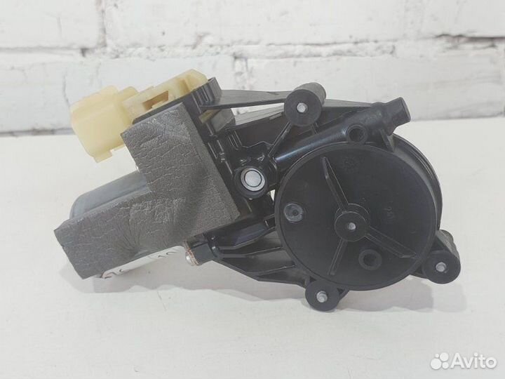 Мотор стеклоподъемника задний правый Land Rover