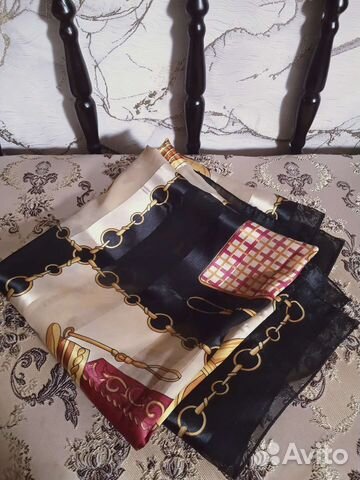 Красивый большой шейный платок