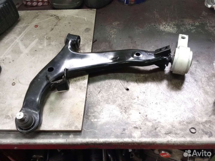 Передний левый рычаг Nissan Murano
