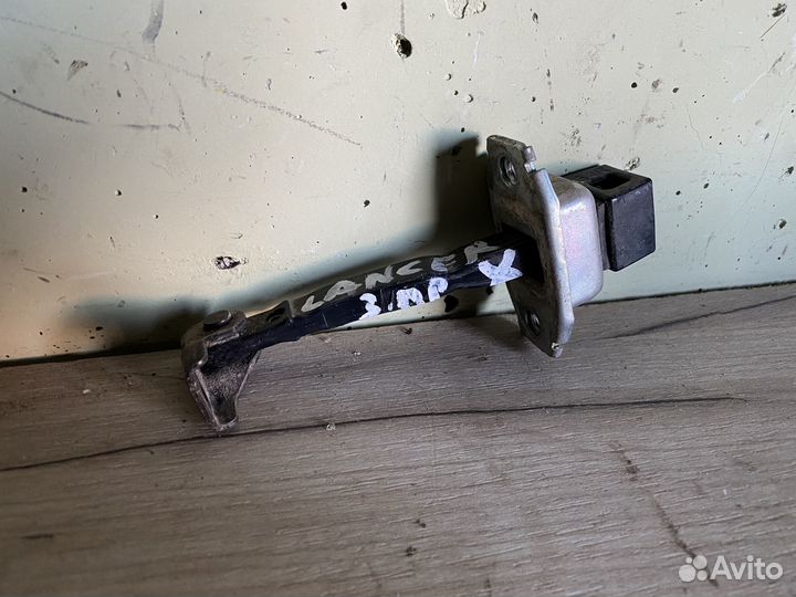 Ограничитель двери mitsubishi lancer Х