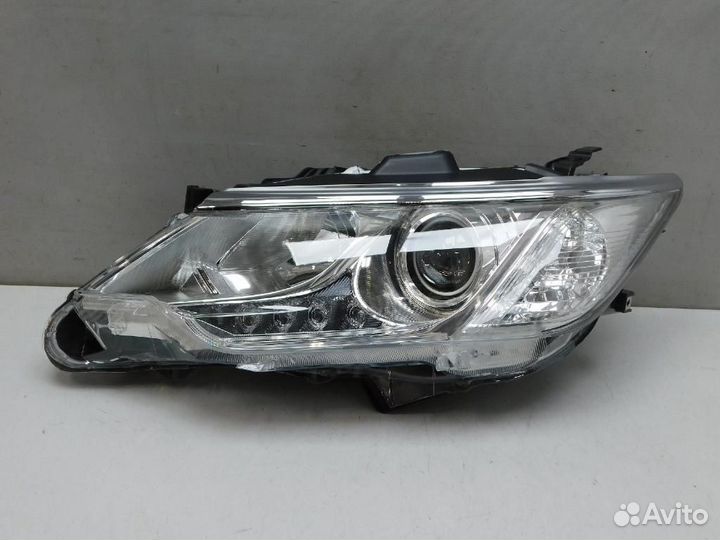 Фара левая Toyota Camry