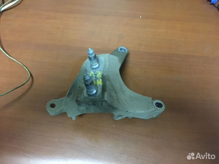 Опора МКПП на рено логан 2