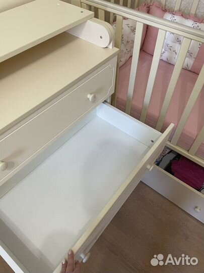 Детская кроватка и пеленальный комод