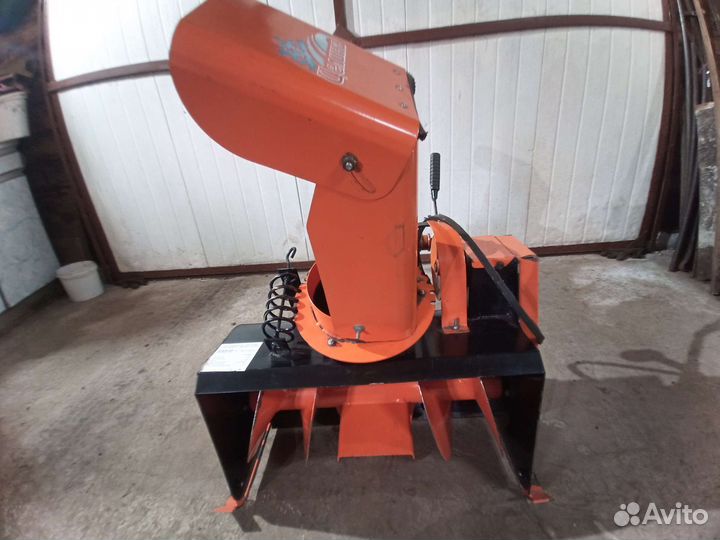 Снегоуборочная приставка к мотоблоку