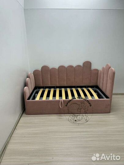 Детская кровать с мягкими бортиками