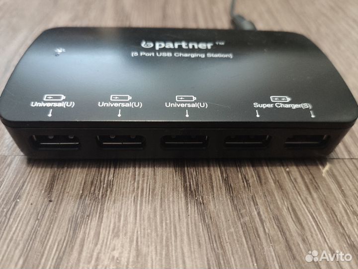 Надежная зарядка с 5 USB портами partner