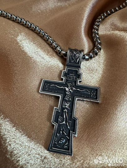 Крест на цепи