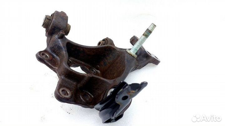 Кулак поворотный задний правый Toyota Camry XV70