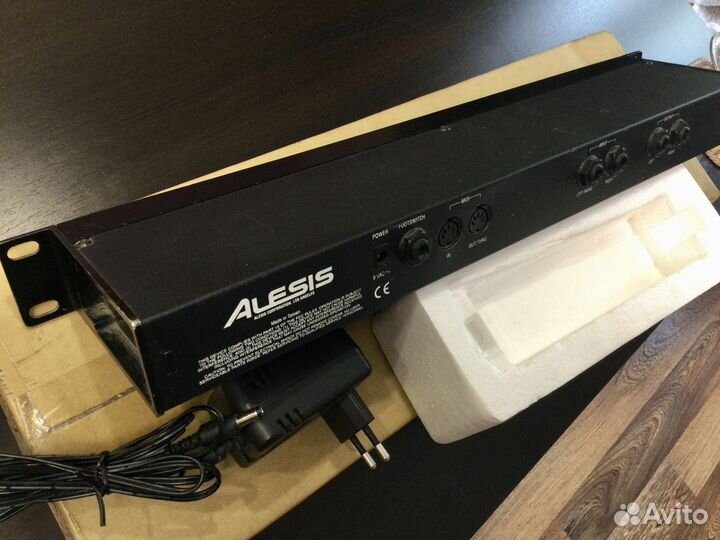 Процессор эффектов Alesis Microverb4