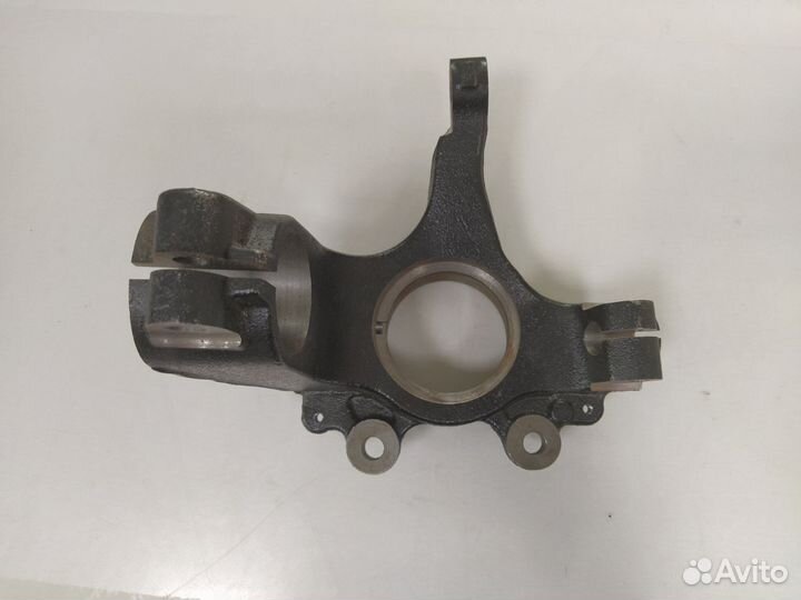 Кулак поворотный передний правый Мазда 3 Bk