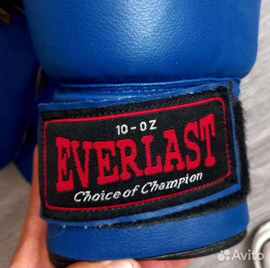 Перчатки и щитки на ноги