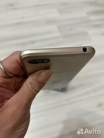Телефон honor 7а