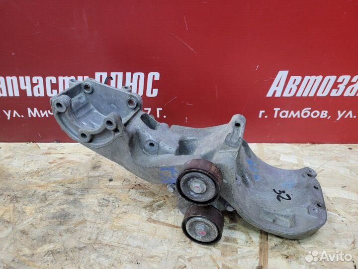 Кронштейн генератора Renault Logan