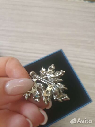 Винтажные броши США, Чехия