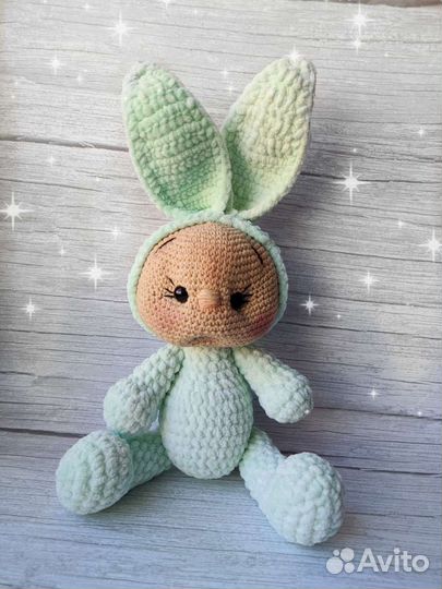 Игрушки в плюшевых костюмах