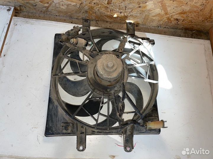 Вентилятор охлаждения радиатора двигателя передний