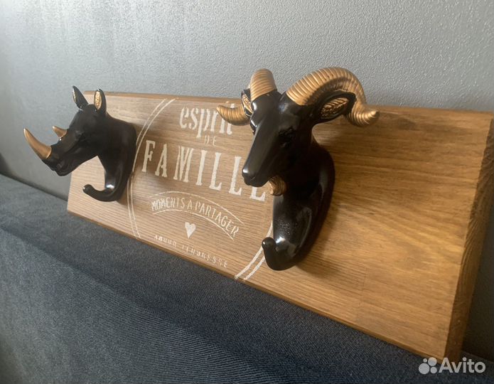 Вешалка настенная