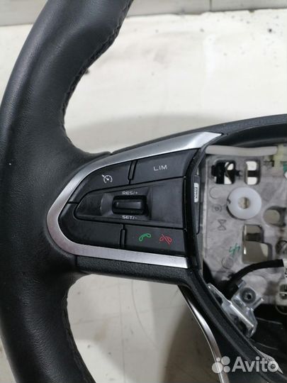 Рулевое колесо (руль) с многофунциональными кнопка