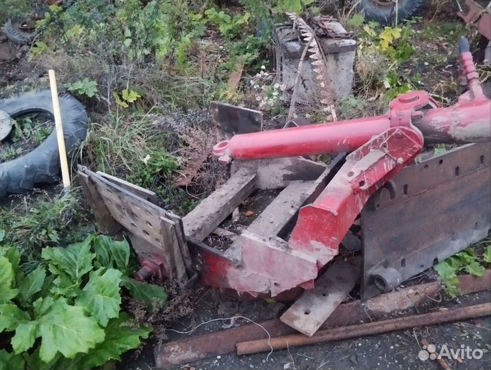 Лопата на т150к