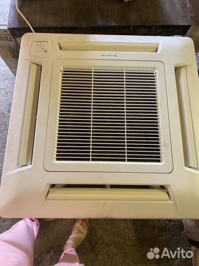 Кондиционер потолочный для большого помещения