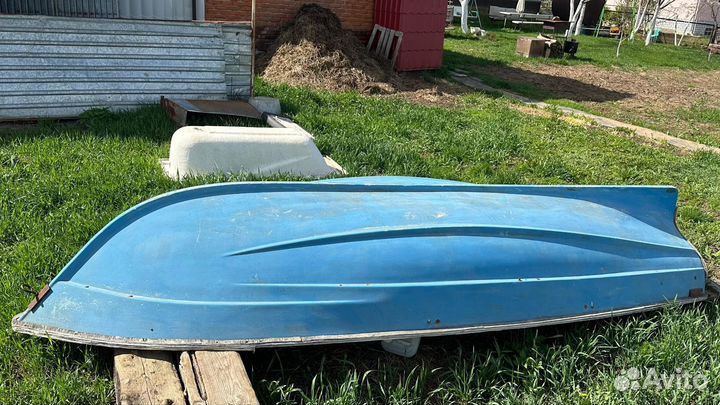 Лодка пластиковая