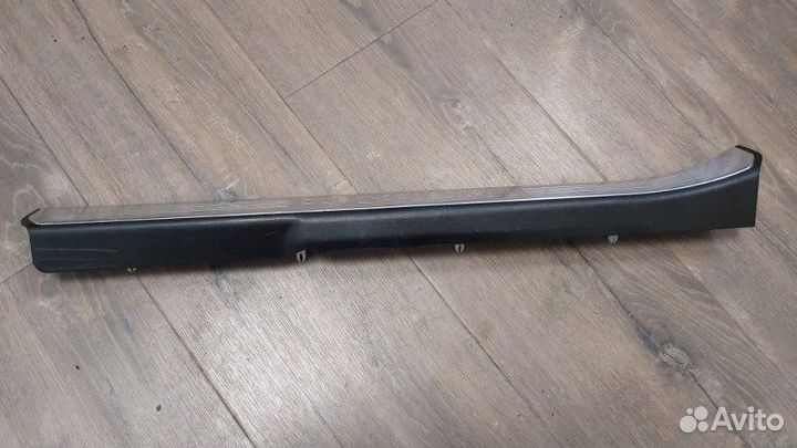 Декоративная накладка передняя правая Mercedes