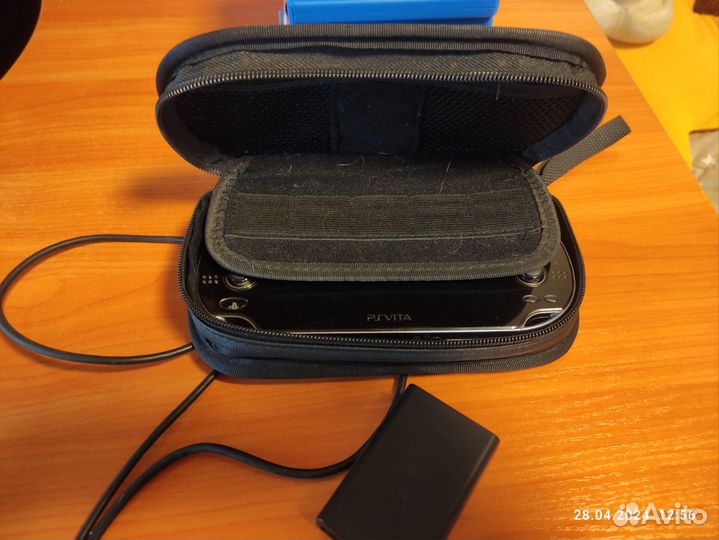 Sony PS Vita (PCH-1108, Fat, 14 Gb)